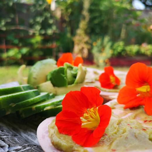 Guten Morgen mit einer kleinen Garten-Frühstück-Erinnerung aus der warmen Jahreszeit