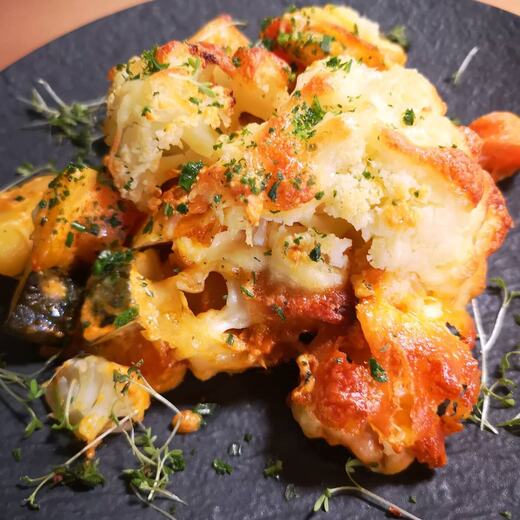 Auflauf Kartoffeln, Zucchini, Möhren und Blumenkohl mit Käse überbacken