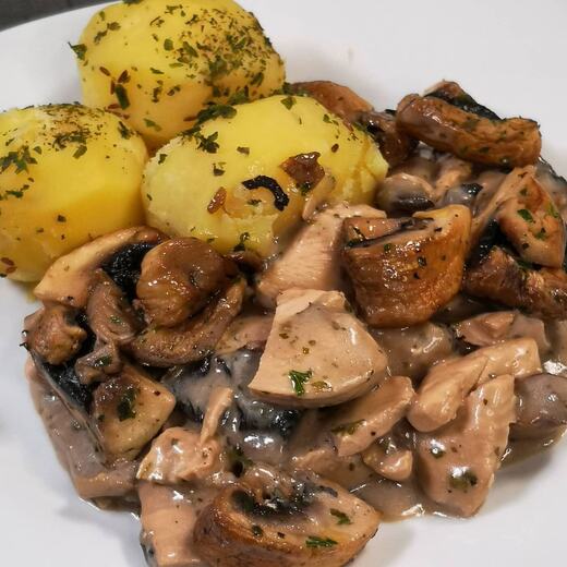 Pilzpfanne mit Hähnchenbruststreifen und Kartoffeln