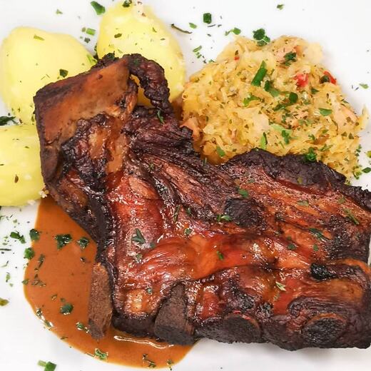 Rippchen mit Sauerkraut und Kartoffeln