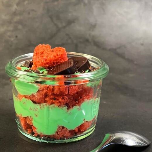 Kleines süßes Dessert zum Espresso
