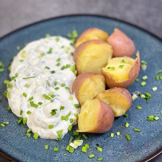 Pellkartoffeln und Sahnequark mit Schnittlauch
