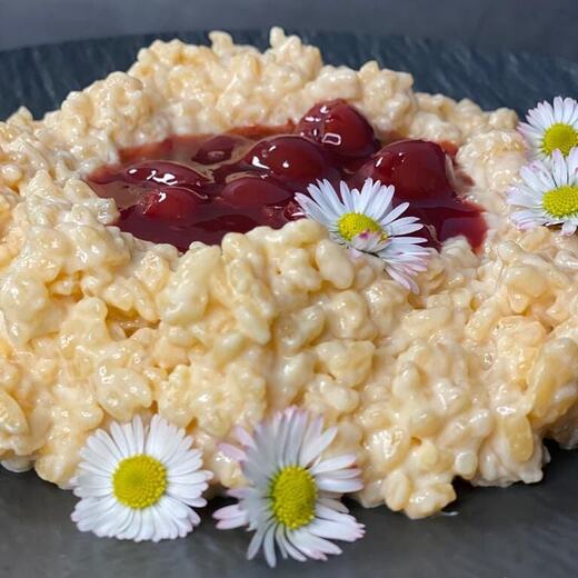 Milchreis zart aromatisiert mit Vanille und einem Hauch von Zitrone