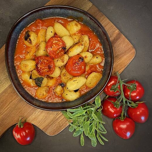 Gnocchi mit Salbei und feuriger Tomatensoße