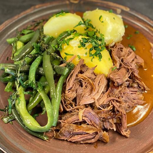 Das heutige Mittagessen ist kein gerupftes Huhn sondern getuoftes Wildschwein