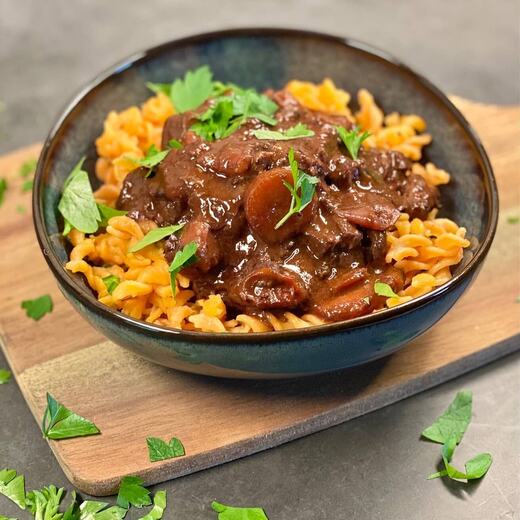 Wildgulasch mit der fruchtigen Note der Schwarzen Johannisbeeren