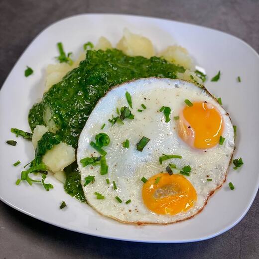 Spiegeleier mit Spinat und Kartoffeln