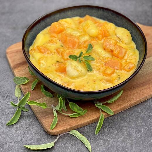 Gnocchi in cremiger Kürbis-Salbei-Soße mit Käse