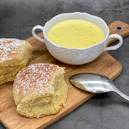 Ofenfrische Buchteln mit Vanillesauce