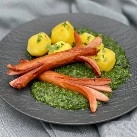 Gebratene Wiener [Spinnenbeine] mit Spinat und Salzkartoffeln