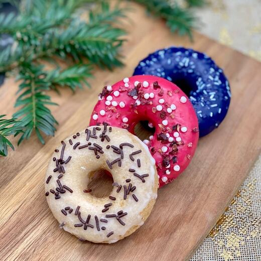 Weihnachtlich würzige Donuts mit Zimt, Anis, Muskat und Kardamom