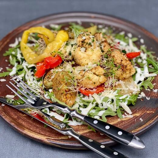 Vegetarisches Abendessen aus dem Backofen