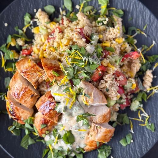 Couscous-Pasta-Salat mit Hähnchenbrustfilet